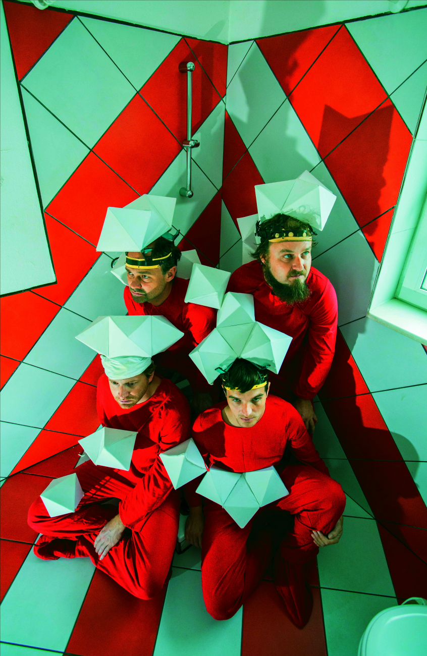 ni_dedoda_costumes_01_cmyk_klein.jpg